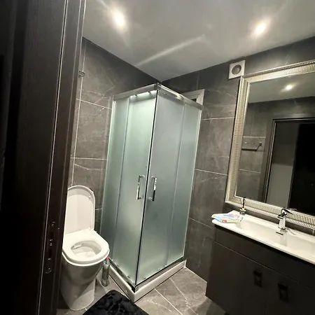 Lovely Spacious Two Bedroom Apartment