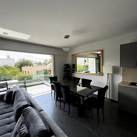 Apartment Lovely Spacious Two Bedroom