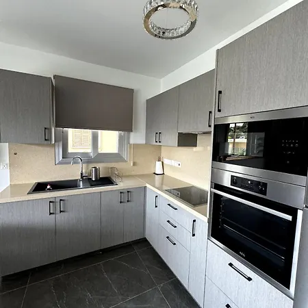 아파트 Lovely Spacious Two Bedroom Agios Dhometios