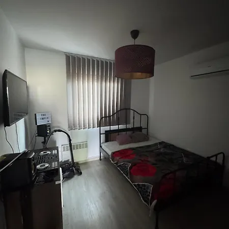 아파트 Lovely Spacious Two Bedroom