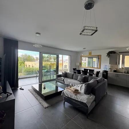 Lovely Spacious Two Bedroom * Agios Dhometios