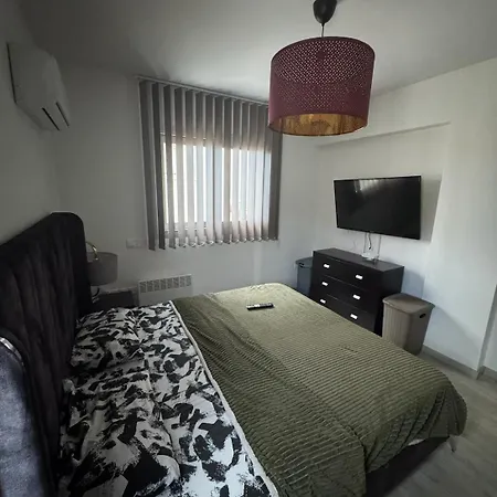 아파트 Lovely Spacious Two Bedroom Agios Dhometios